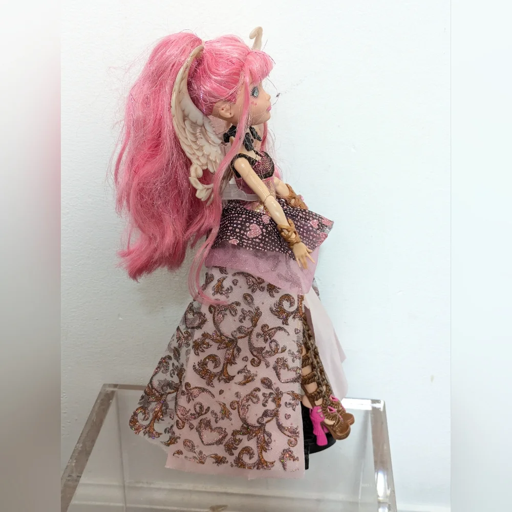 Ever After High Thronecoming C. A. Cupid Doll 2013 Mattel And Accessories, Stand